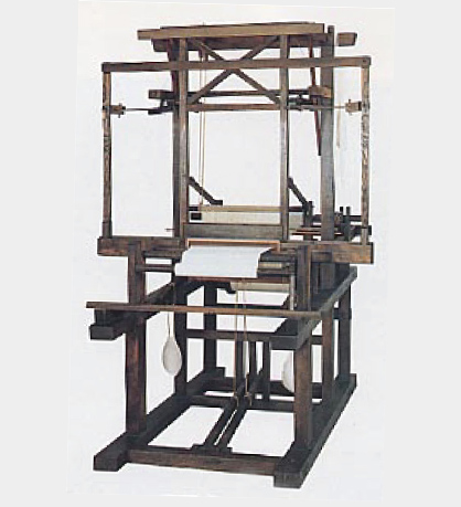 写真：豊田式木製人力織機